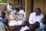 Pupils of Catholic School of Muea during blood collection: cliquer pour aggrandir