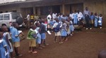 Pupils of Catholic School of Muea during blood collection: cliquer pour aggrandir