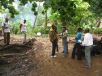 Team during sensitization in Yoyo: cliquer pour aggrandir