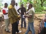 Team during sensitization in Yoyo: cliquer pour aggrandir