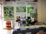 Dbut d´installation du stand de PARTEC Afrique Centrale: cliquer pour aggrandir