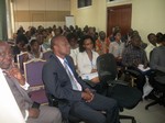 Pr. LEHMAN Lopold et M. NGUEMNE Ernest, attentifs  la prsentation SYSMEX: cliquer pour aggrandir