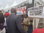 Stand de la Croix Rouge de l´Universit de Douala: cliquer pour aggrandir